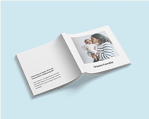 Softcover Fotobuch mit Rücken nach oben aufgeschlagen 